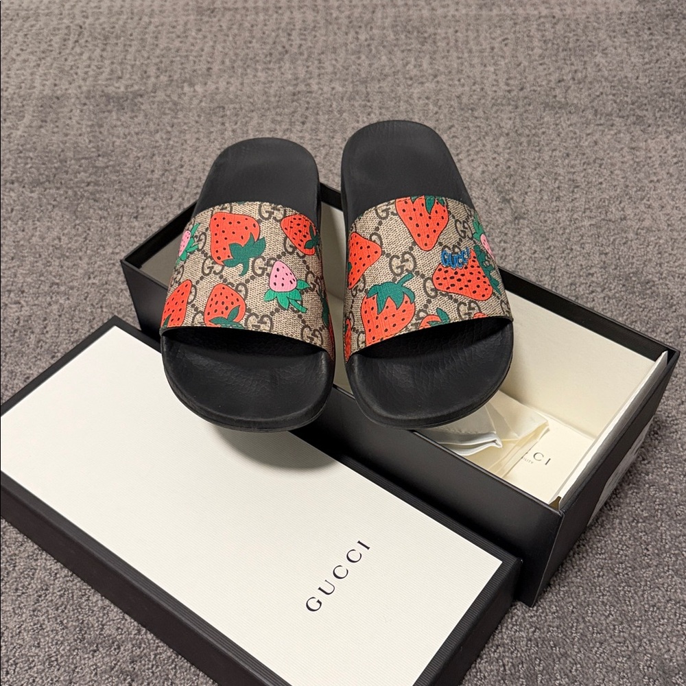 Gucci Women's Black and Tan Strawberry Slide Sandals